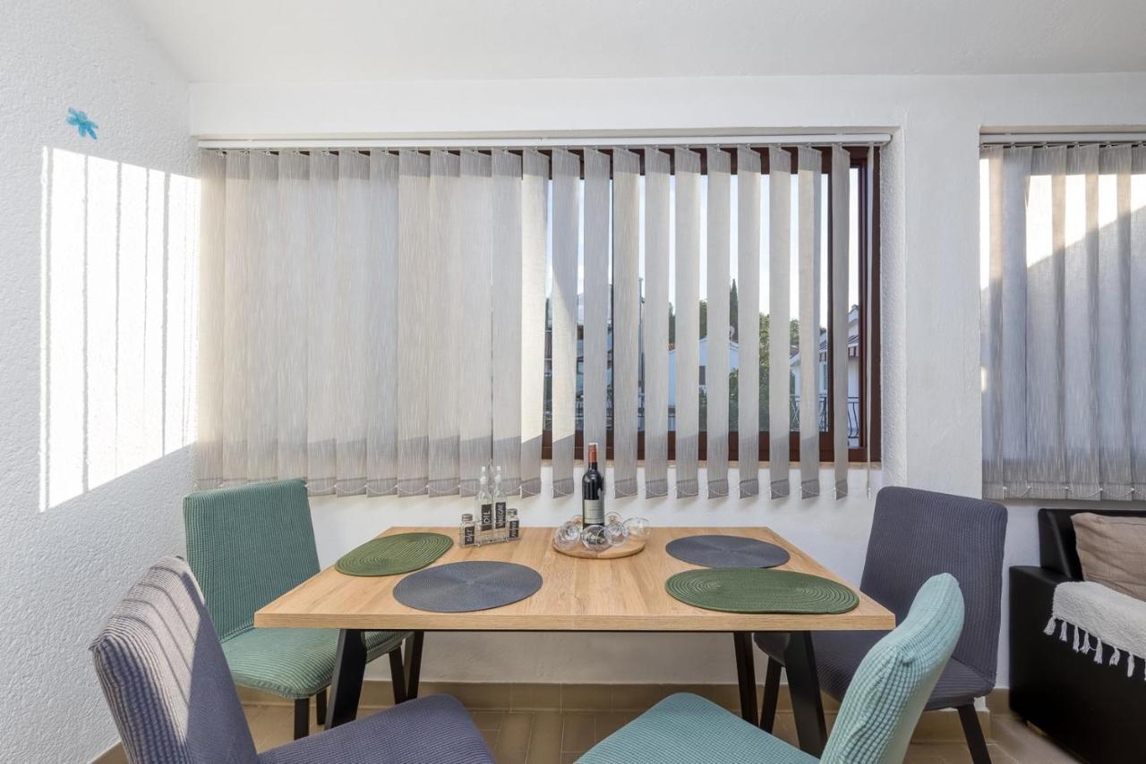 פורץ Apartment Lucijan מראה חיצוני תמונה