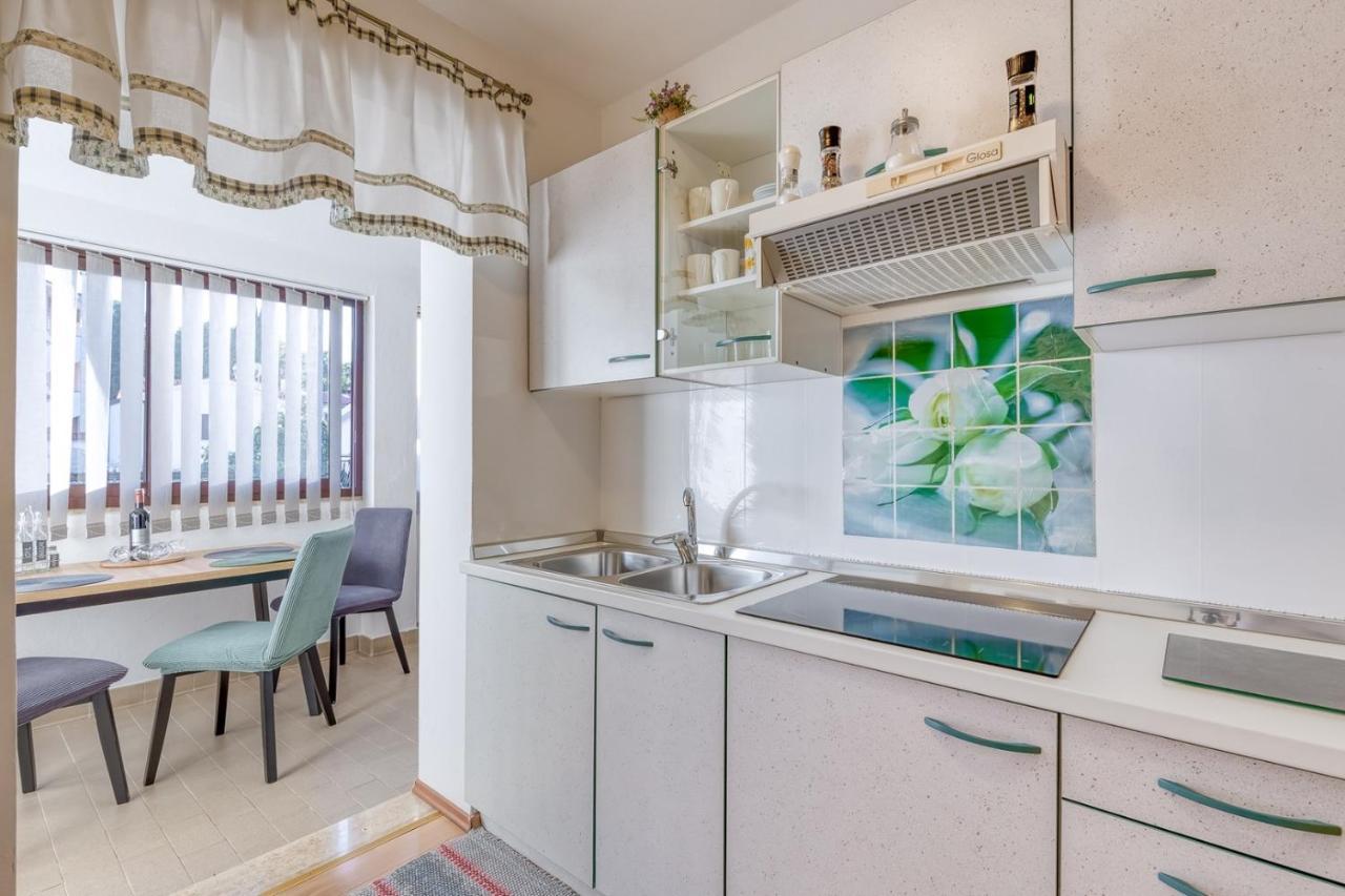 פורץ Apartment Lucijan מראה חיצוני תמונה