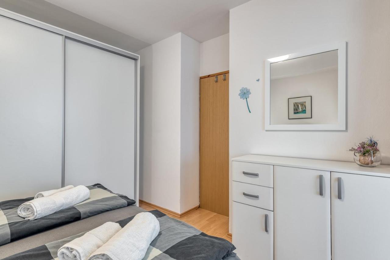 פורץ Apartment Lucijan מראה חיצוני תמונה