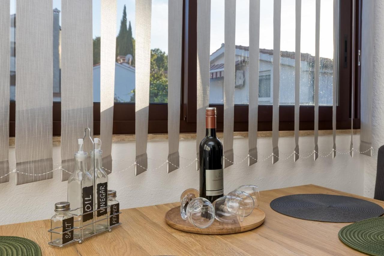 פורץ Apartment Lucijan מראה חיצוני תמונה